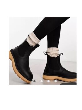 Sorel women Hi-line Chelsea Boots in
Black size  6.5 gently used